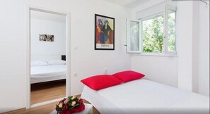 1 chambre, fer et planche à repasser, Wi-Fi gratuit, draps fournis
