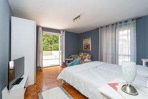2 chambres, fer et planche à repasser, Wi-Fi, draps fournis