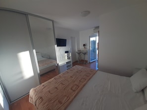 1 bedroom, free WiFi, bed sheets