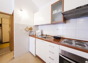Geladeira, fogão, cooktop, torradeira
