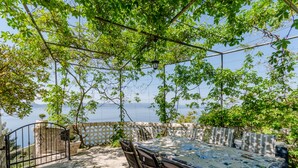 Outdoor dining - Villa Kosa - Room with Balcony and sea View (Soba 2-Mira) (Brela)