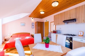 Accès au Wi-Fi (inclus), literie fournie