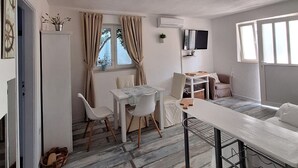 Dining - Apartments Mediterranean House - Two Bedroom Apartment with Terrace (Klek)