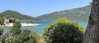 Apartments More & Ja - One Bedroom Apartment with Terrace and Sea View ( 1. istok )