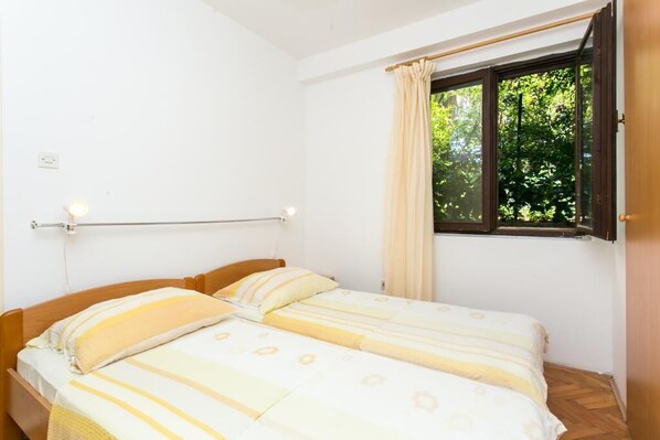 1 chambre, fer et planche à repasser, Wi-Fi, literie fournie