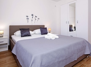 2 chambres, fer et planche à repasser, accès Internet, draps fournis