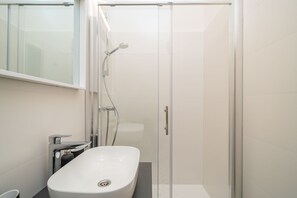 Séchoir à cheveux, serviettes fournies