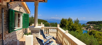 Stone House Horizont - One Bedroom Holiday Home with Terrace and Sea View