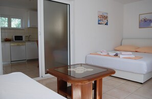 1 bedroom, internet, bed sheets