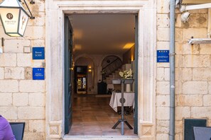 Exterior detail - Two Stars Two Beds Downtown Apartment - One-Bedroom Apartment (Dubrovnik)