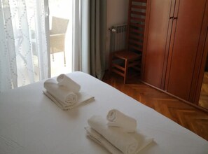 1 habitación, acceso a internet y ropa de cama 