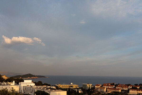 A coastal town with buildings, a church, and a view of the sea.