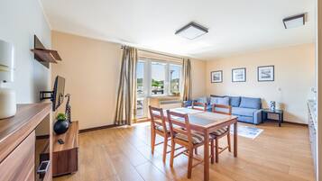 Appartement (9, ul. Niska 10) | Woonruimte | Flatscreentelevisie
