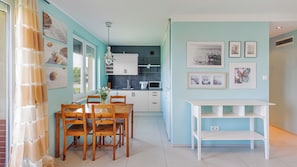 Appartement (7, ul. Niska 14) | Cuisinette privée | Réfrigérateur, four à micro-ondes, surface de cuisson