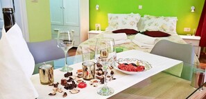 1 bedroom, iron/ironing board, free WiFi, bed sheets - Zen Apartment - One Bedroom Apartment (Split)