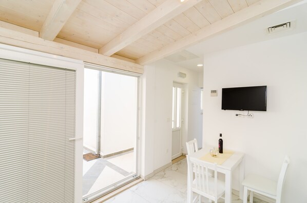 Dining - Apartment Riki - Studio Apartment with Balcony and City View (Dubrovnik)