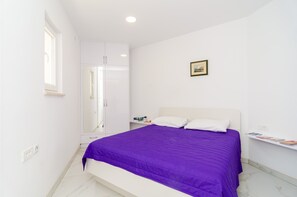 Iron/ironing board, internet, bed sheets - Apartment Riki - Studio Apartment with Balcony and City View (Dubrovnik)