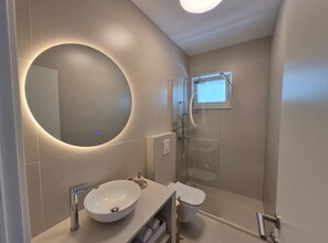Bathtub, towels - Guest House Kanjuo - Double Room with Terrace and Garden View (Mlini)