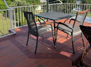 Outdoor dining - Guest House Kanjuo - Double Room with Terrace and Garden View (Mlini)