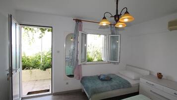 1 dormitorio, tabla de planchar con plancha, wifi gratis y ropa de cama