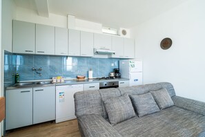 Kühlschrank, Ofen, Herdplatte, Geschirrspüler