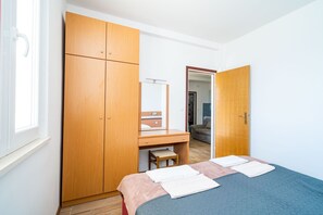 3 bedrooms, WiFi, bed sheets