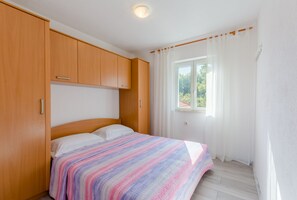 2 bedrooms, iron/ironing board, Internet - Villa Stella - Two Bedroom Apartment with Balcony and Sea View (Carla) (Splitska)