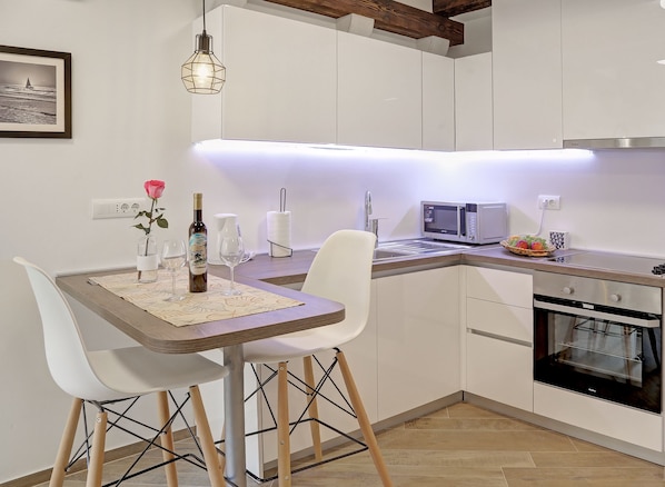 Fridge, microwave, oven, stovetop