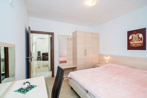 1 bedroom, iron/ironing board, Internet, bed sheets