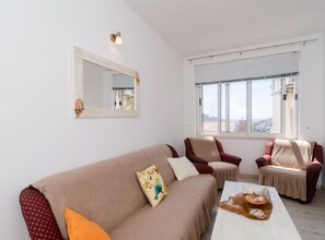 Living area - Ivo Guest House-Double Room with External Private Bathroom and Sea View (R1) (Dubrovnik)