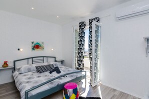1 bedroom, WiFi, bed sheets