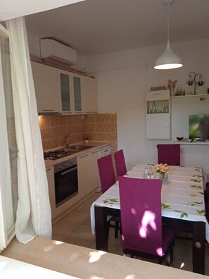 Kühlschrank, Ofen, Herdplatte, Geschirrspüler