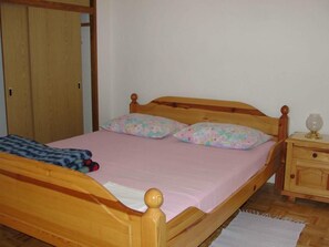 2 bedrooms, Internet, bed sheets
