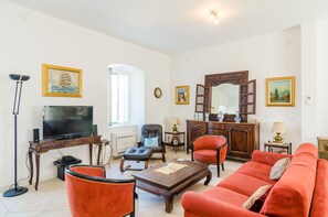 TV - Stone House ''DiMaTo'' - Four Bedroom Holiday Home with Terrace (Gruda)