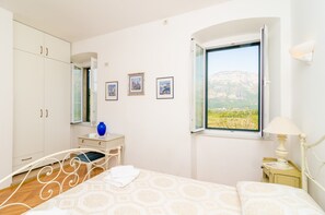 4 bedrooms, iron/ironing board, WiFi, bed sheets - Stone House ''DiMaTo'' - Four Bedroom Holiday Home with Terrace (Gruda)