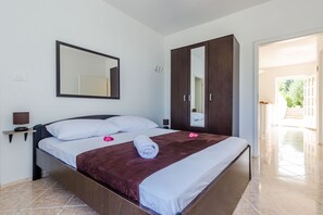 2 chambres, fer et planche à repasser, accès au Wi-Fi (inclus)