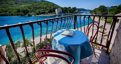 Apartments Malo Lago - One-Bedroom Apartment with Balcony and Sea View - Attic (Apartment 3)