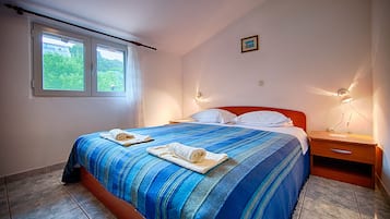 1 bedroom, internet, bed sheets