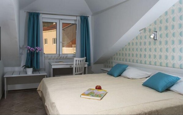 1 bedroom, WiFi, bed sheets