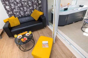 Indoor spa tub - Apartment Velvet - Studio Apartment with Hot Tub (Dubrovnik)