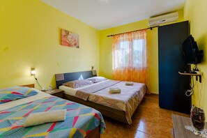 1 bedroom, free WiFi, bed sheets