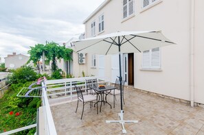 Outdoor dining - Villa Katarina - Double Room with Terrace (Ground Floor) (Dubrovnik)