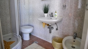 A bathroom with a toilet, sink, and bidet. - Villa Katarina - Double Room with Terrace (Ground Floor) (Dubrovnik)