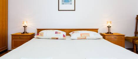 1 bedroom, WiFi, bed sheets
