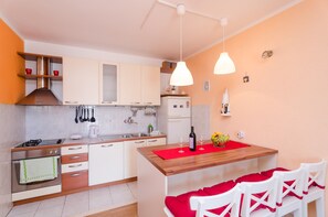 Kühlschrank, Ofen, Herdplatte, Geschirrspüler