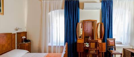 1 slaapkamer, een strijkplank/strijkijzer, wifi, beddengoed