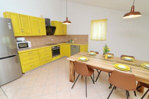 Refrigerador, microondas, horno y lavavajillas 