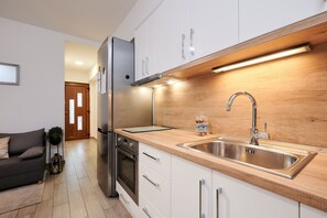 Fridge, microwave, oven, stovetop - Apartment Boris (ST) - Two Bedroom Apartment with Terrace and Jacuzzi (Trogir)