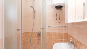 A bathroom with a shower, a toilet, and a sink. - Guest House Luce- Studio with Terrace and Garden View (Dubrovnik)