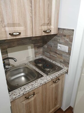 Micro-ondes, cafetière/bouilloire